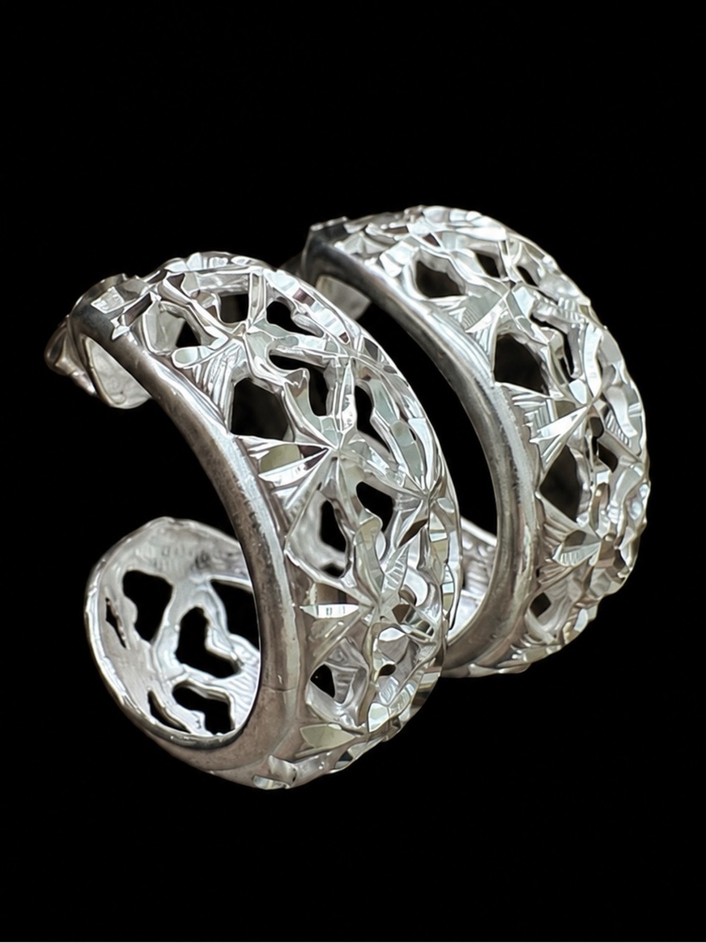 925 Sterling Silver Etched Heart Hoop Earrings Sparkly Openwork 13/16” vintage